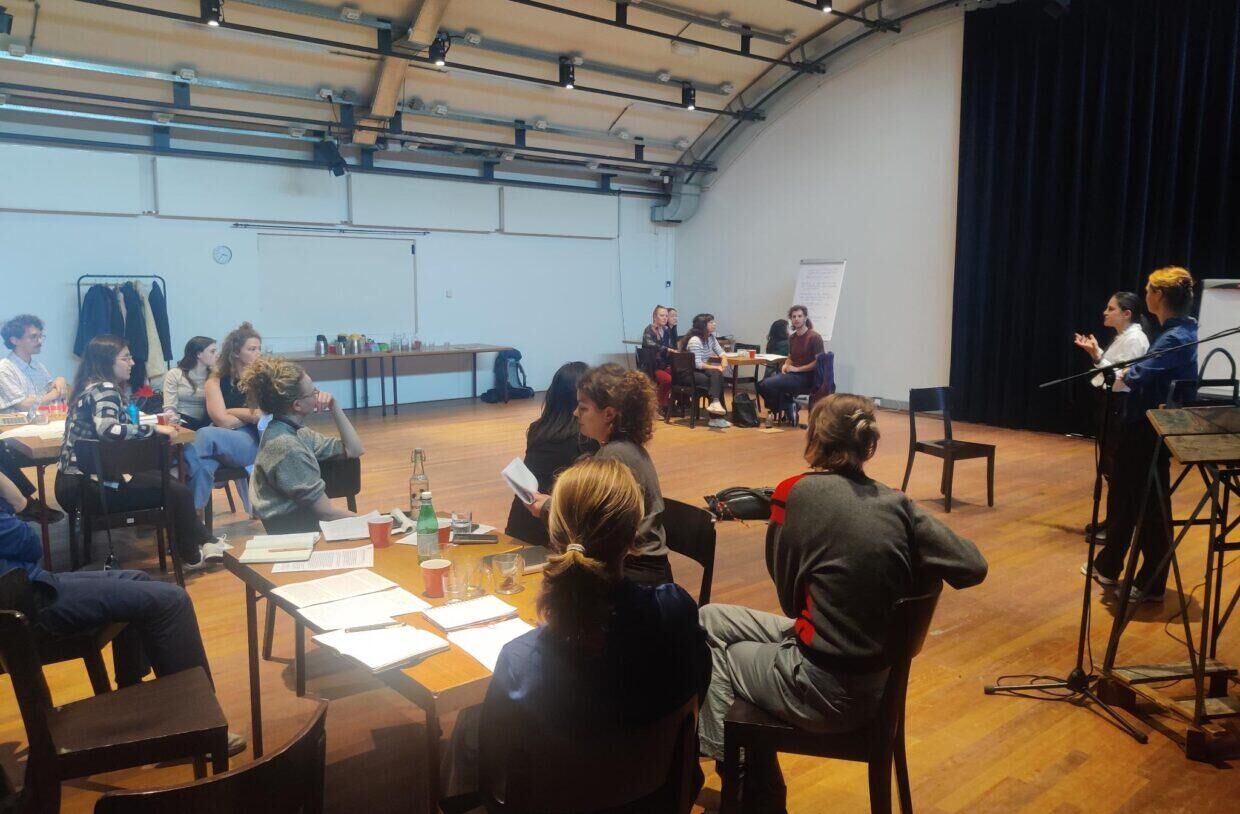 Tussen care en confrontatie: dramaturgie in hedendaags (politiek) theater